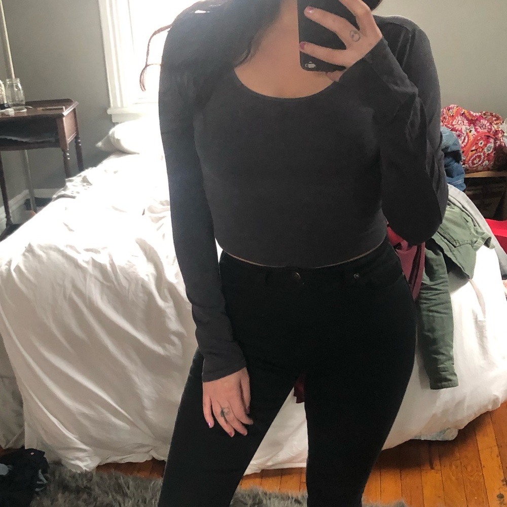 Basic long sleeve crop top